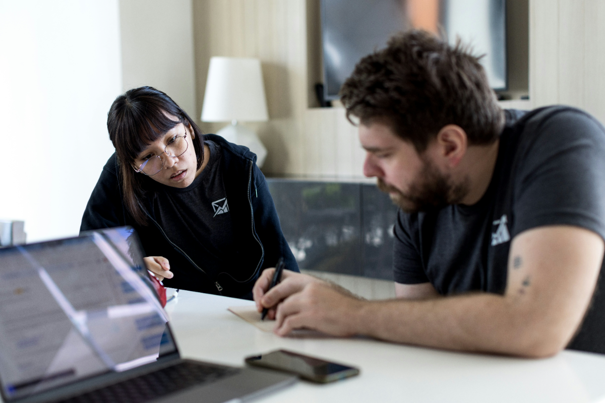 Person explaining concepts to another, representing Conjoint and MaxDiff analysis understanding